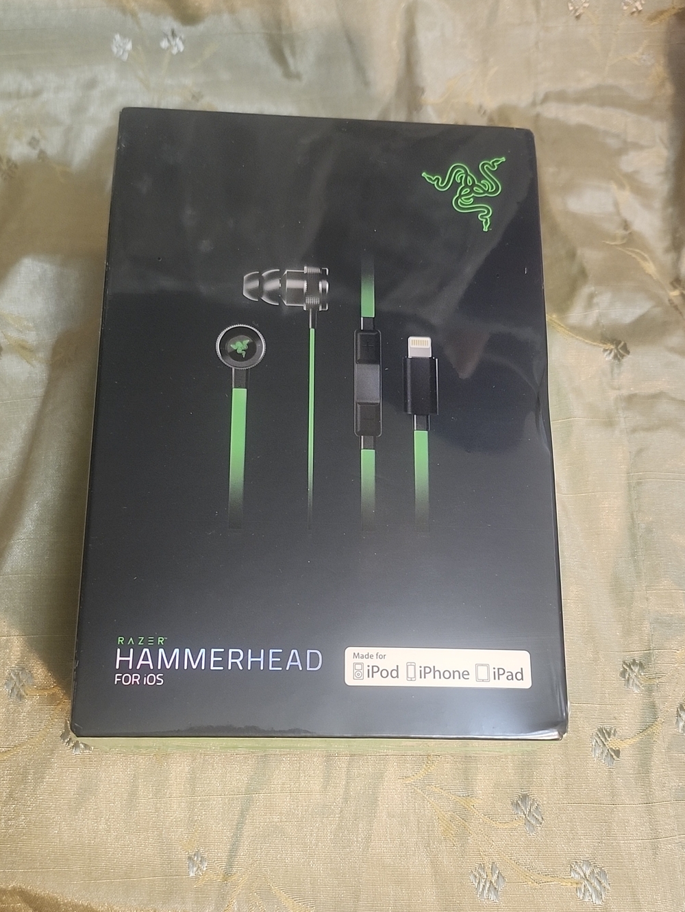 Razer Hammerhead Lightning In-Ear Earbuds — Black with Green Cables